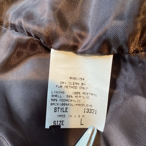 Fabulous Furs For Animal Lovers Faux Fur Vest: Size Large - Picture 8 of 9